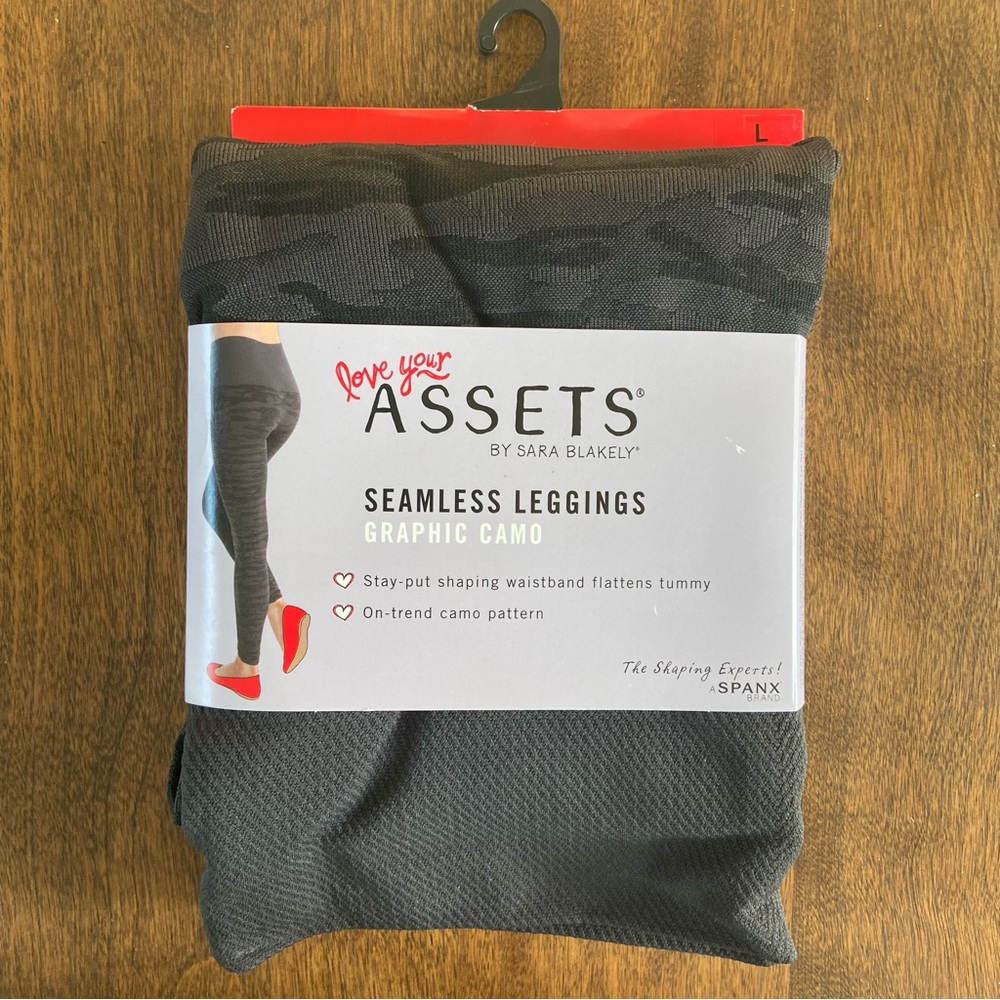 Spanx Assets Seamless Shaping Leggings Size Large Graphic Camo Pattern NIP
